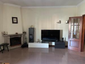 TV a/nebo společenská místnost v ubytování Large apartment near Porto- Paços de Ferreira