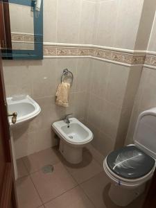 Koupelna v ubytování Large apartment near Porto- Paços de Ferreira