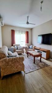 Χώρος καθιστικού στο 1255 Vipingo Ridge 3BR Oasis