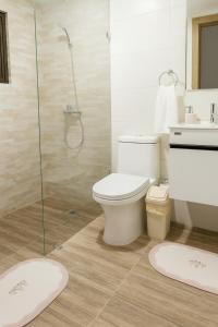 Vannituba majutusasutuses Elegant Downtown Stay