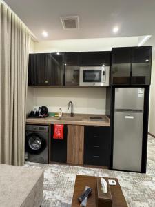 Кухня или мини-кухня в شقق مفروشة هداج تاون العلا
