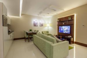 TV a/nebo společenská místnost v ubytování شقق لمار الغرب الفاخرة