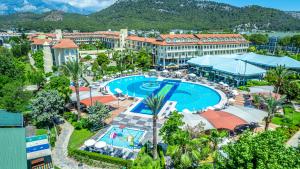 La alberca dentro o cerca de Le Jardin Resort