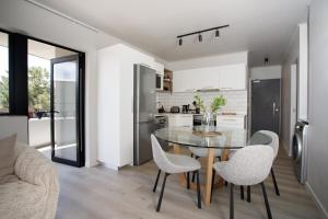 Kuchyň nebo kuchyňský kout v ubytování 111 Seahorse - 2 bedroom Premium Unit