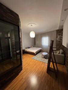 een woonkamer met een bed en een bank bij Private villa in Sheikh Zayed