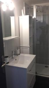 Et badeværelse på Maison de village 4 à 6 personnes + 12 billeder