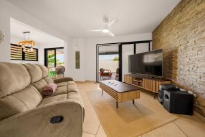 TV a/nebo společenská místnost v ubytování Villa Rêve Austral