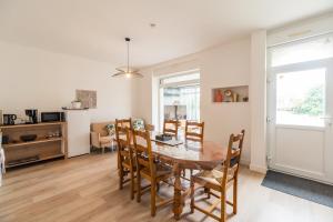 Kuchyň nebo kuchyňský kout v ubytování Appartement avec veranda et 3 chambres Guingamp