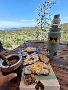 a picnic table with a plate of food and a drink at Modulo - Gorska Voda in Embalse