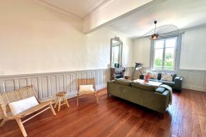 Khu vực ghế ngồi tại La Villa Dorange