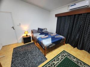 Ένα ή περισσότερα κρεβάτια σε δωμάτιο στο Jetsetter's Guest House