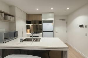 Η κουζίνα ή μικρή κουζίνα στο Queens Wharf residence lv 29