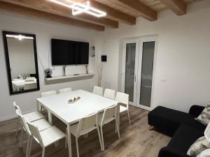 Et tv og/eller underholdning på New House - Garden park bbq