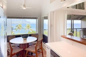 En balkon eller terrasse på Pali Ke Kua #215