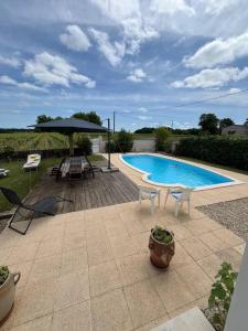 Πισίνα στο ή κοντά στο Gite 10pers, Piscine Couverte, Criteuil,charente