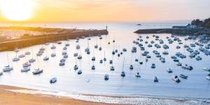 a bunch of boats in the water on the beach at Escale en bord de mer T3 au coeur de Saint-Quay in Saint-Quay-Portrieux