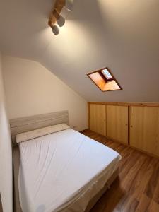 a bedroom with a bed and a skylight at Increíbles vistas en el corazón de Formigal - Esquía sin llaves in Formigal +15 photos