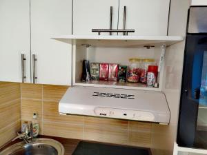 Η κουζίνα ή μικρή κουζίνα στο Apartman Sunset Lux +30 φωτογραφίες