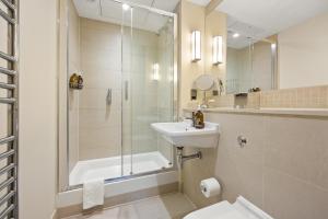 Koupelna v ubytování Stay Kula London - Kensington + 64 fotografií