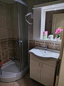 Ένα μπάνιο στο Apartman Sunset Lux