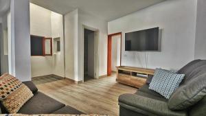 TV a/nebo společenská místnost v ubytování My parents' house