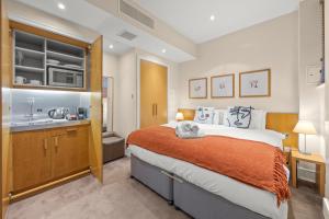 Postel nebo postele na pokoji v ubytování Stay Kula London - Kensington
