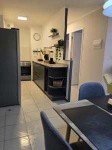 Η κουζίνα ή μικρή κουζίνα στο Nuevo departamento rancagua