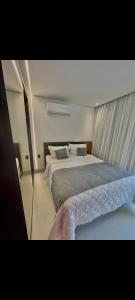 Giường trong phòng chung tại Porto 2 Life GAV RESORT B 2 apt 415