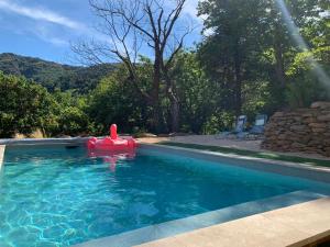Bassein majutusasutuses House With Pool In Monts D'ardèche või selle lähedal +25 fotot
