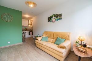a living room with a couch and a table at Le T2 Zen de Guingamp confort au coeur de la ville in Guingamp