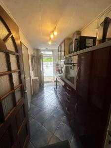 Η κουζίνα ή μικρή κουζίνα στο Charmantes Ferienhaus in Wervershoof mit Garten, Terrasse und Grill