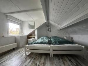 Ένα ή περισσότερα κρεβάτια σε δωμάτιο στο Charmantes Ferienhaus in Wervershoof mit Garten, Terrasse und Grill +14 φωτογραφίες