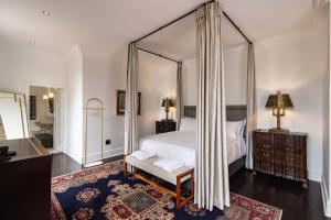 Postel nebo postele na pokoji v ubytování Le Manoir Boutique Estate