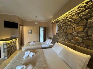 Μια τηλεόραση ή/και κέντρο ψυχαγωγίας στο Alkionis Pool View Apartments