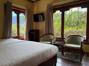 Un televizor și/sau centru de divertisment la Kisa Villa