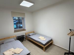 Ένα ή περισσότερα κρεβάτια σε δωμάτιο στο Apartmány Papírna