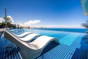 Bazén v ubytování Apec Mandala Beach Mui Ne Resort nebo v jeho okolí + 107 fotografií