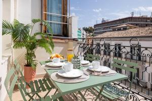 Balkón nebo terasa v ubytování ChezmoiHomes PATIO de SOMBRA Urban Suites