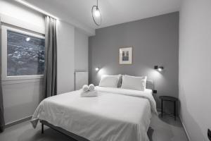 Ένα ή περισσότερα κρεβάτια σε δωμάτιο στο Room8 Suites +122 φωτογραφίες