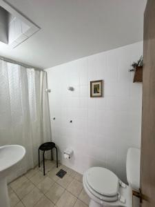 Et badeværelse på Departamento ruta 22 Plottier