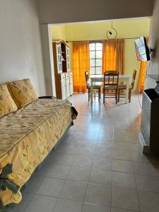 En eller flere senge i et værelse på Departamento ruta 22 Plottier