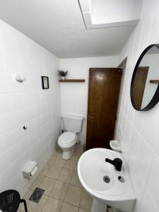 Et badeværelse på Departamento ruta 22 Plottier