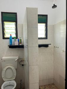 Ένα μπάνιο στο RainesHouse