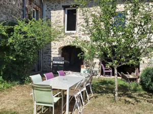 Fotografie z fotogalerie ubytování Gîte in logement complet - 11 personnes - max 15, sous réserve v destinaci Varennes-Saint-Honorat