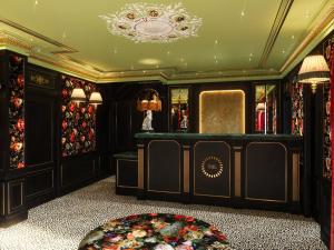 a dressing room with a table and a rug at Grand Tonic hôtel & SPA Paris in Paris
