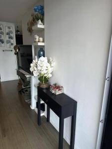 Köök või kööginurk majutusasutuses Stylish & Spacious 2BR 2BA, 02 Greenwich