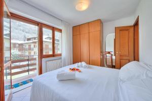 Ένα ή περισσότερα κρεβάτια σε δωμάτιο στο Bramé La Fam 32 few steps from skiing - Happy Rentals