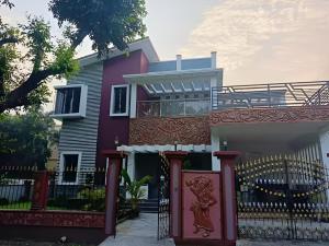 Το κτήριο όπου στεγάζεται  το δωμάτιο σε οικογενειακή κατοικία