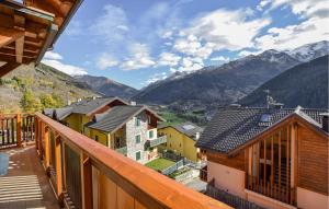 Cảnh núi rừng hoặc tầm nhìn ra núi từ căn hộ +9 ảnh