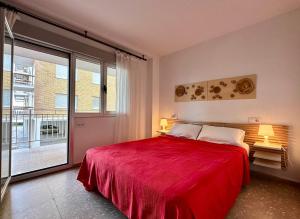 Postel nebo postele na pokoji v ubytování Large Apartment with Sea Views